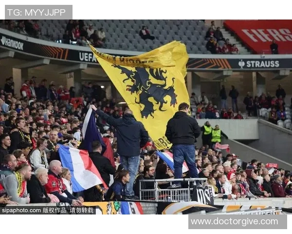 足球巨星纷纷送福利,回馈球迷热情,精彩活动引爆全城热潮